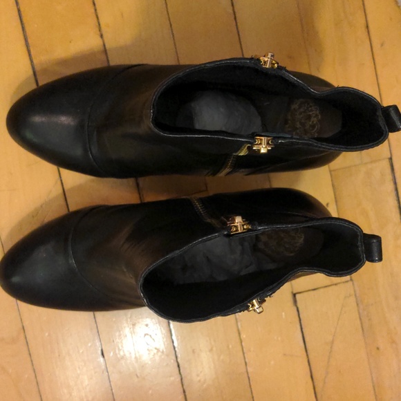 Vince Camuto size 8.5 leather heeled zipper booties - Picture 6 of 15